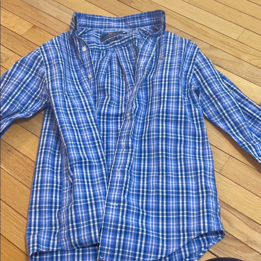 Men’s button down Vineyeard Vines shirt